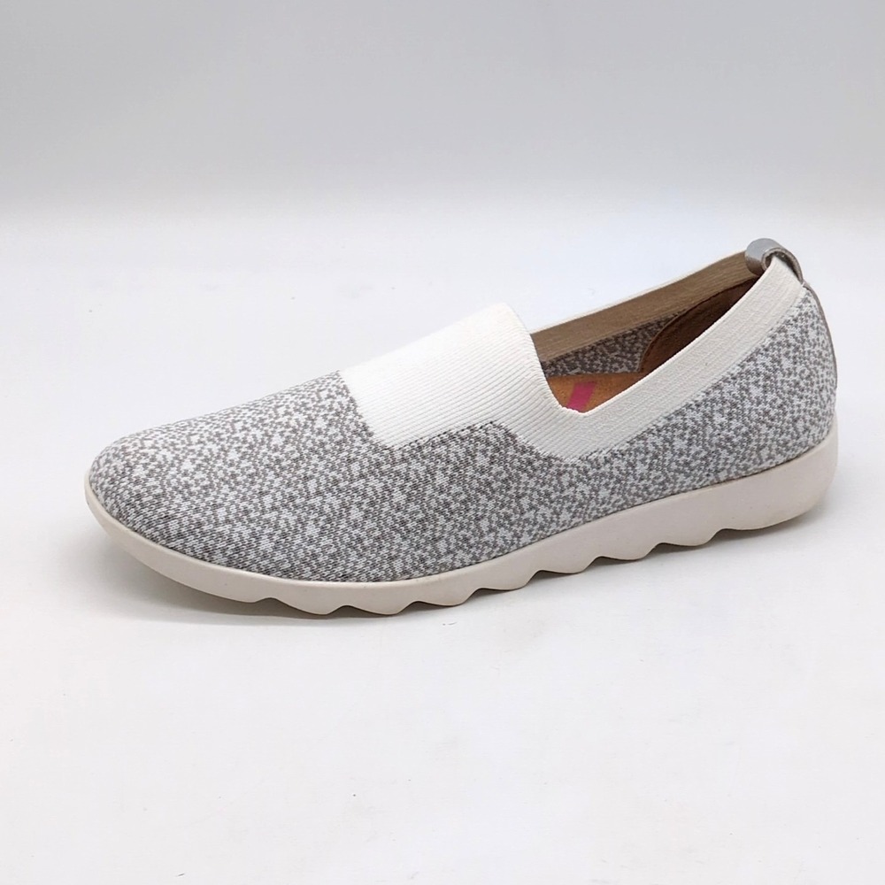 Comfortiva Shoes Womens Ginger White Gray 9 Walking Sneakers Stretch Slip On NEW
